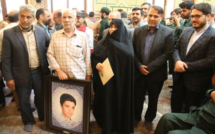 مزار شهدای سوم خرداد با حضور مدیرکل ورزش و جوانان استان قم غبار روبی شد مزار شهدای سوم خرداد با حضور مدیرکل ورزش و جوانان استان قم غبار روبی شد